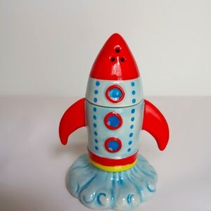 Cracker Barrel Rocket Ship Salt & Pepper Set Boxed NOST